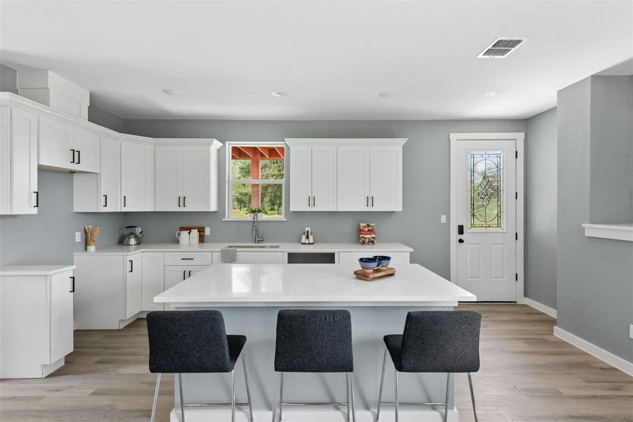 Furnished interior view inside a new home in , Luling (Image 9).
