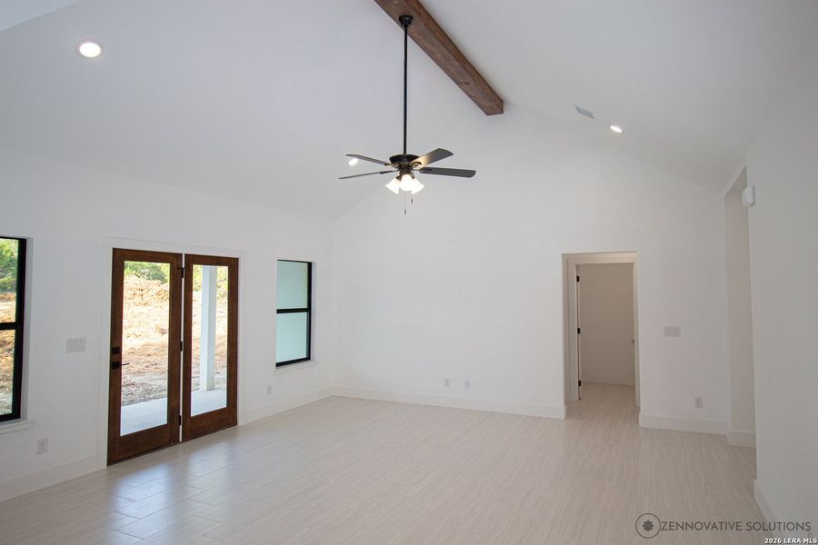 Spacious, unfurnished interior of a new home in , Canyon Lake (Image 19).