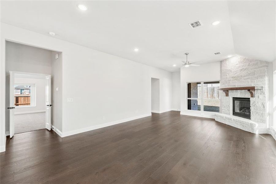 Spacious, unfurnished interior of a new home in Sable Creek, Sanger (Image 21).