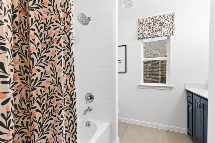 Furnished interior view inside a new home in Meadow Run, Melissa (Image 19).