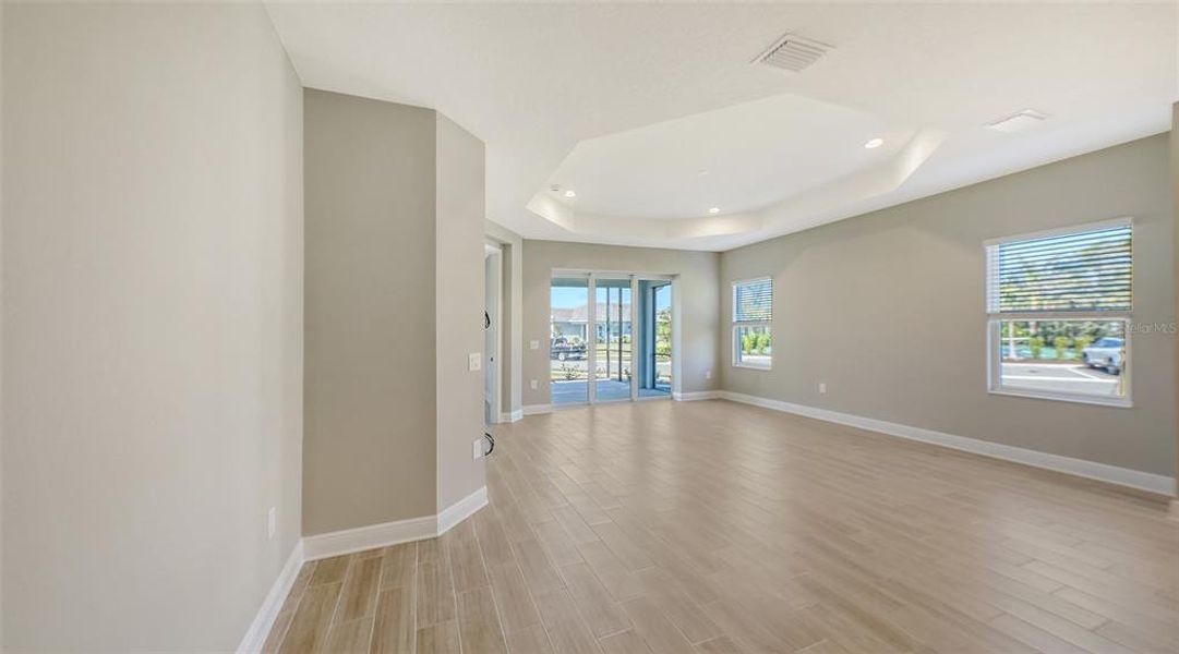 Spacious, unfurnished interior of a new home in , Venice (Image 24).