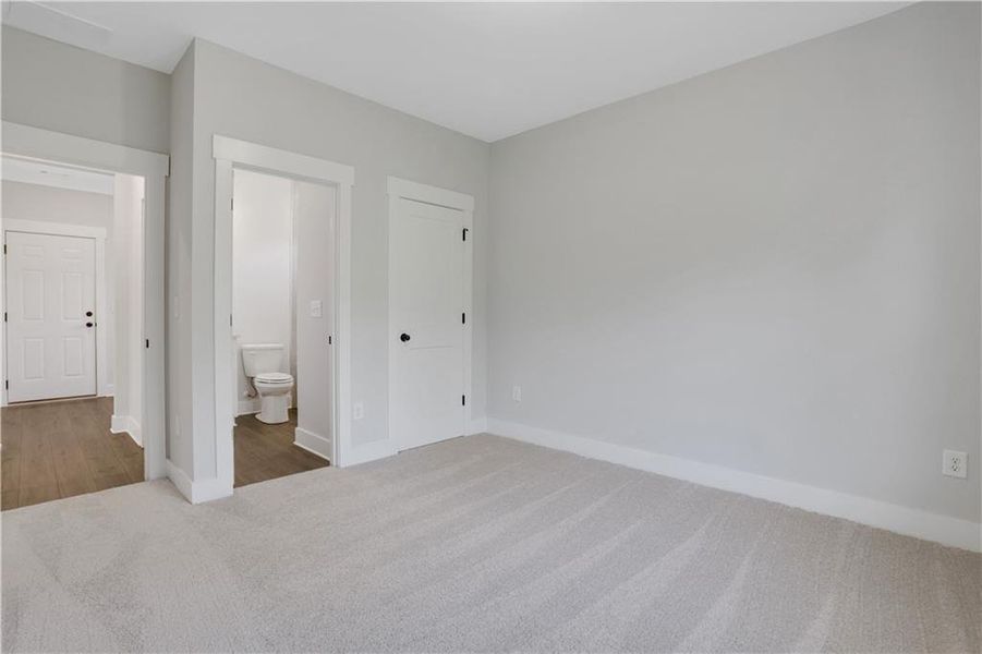Spacious, unfurnished interior of a new home in Cambridge, Flowery Branch (Image 17). Spacious, unfurnished interior of a new home in Cambridge, Flowery Branch (Image 17).