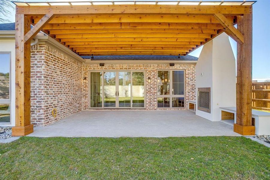 Exterior details and patio area of a home in , Grapevine (Image 29).