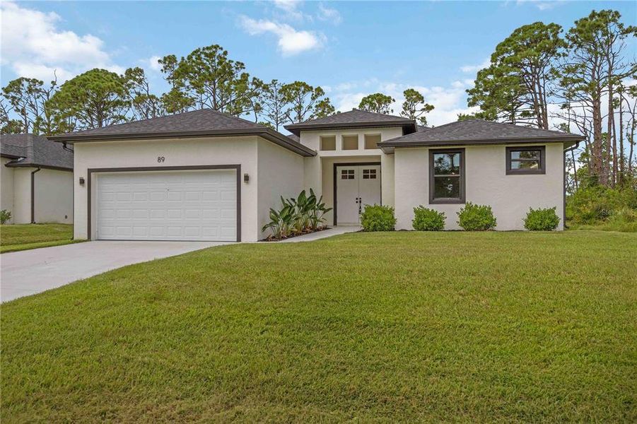 Exterior details and patio area of a home in , Port Charlotte (Image 1).
