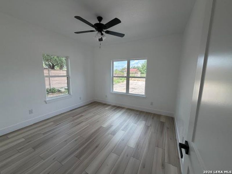 Spacious, unfurnished interior of a new home in , Floresville (Image 10).
