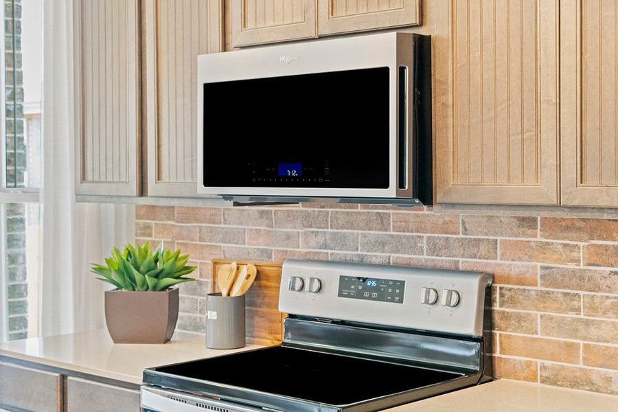 Whirlpool® glass cooktop range and microwave/hood combination Whirlpool® glass cooktop range and microwave/hood combination