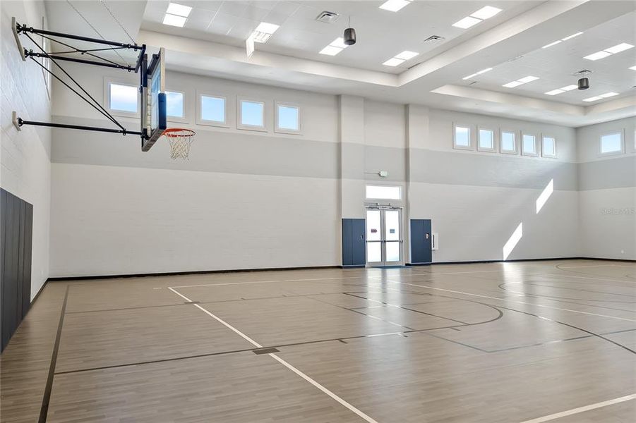 Spacious, unfurnished interior of a new home in , Bradenton (Image 19).