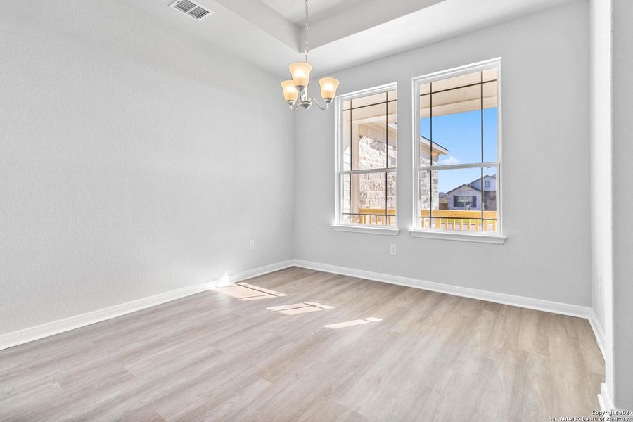 Spacious, unfurnished interior of a new home in Jordan's Ranch, San Antonio (Image 16).