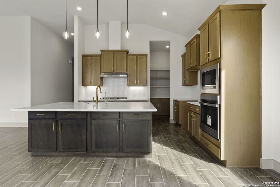 Furnished interior view inside a new home in Weltner Farms 60’s, New Braunfels (Image 12).