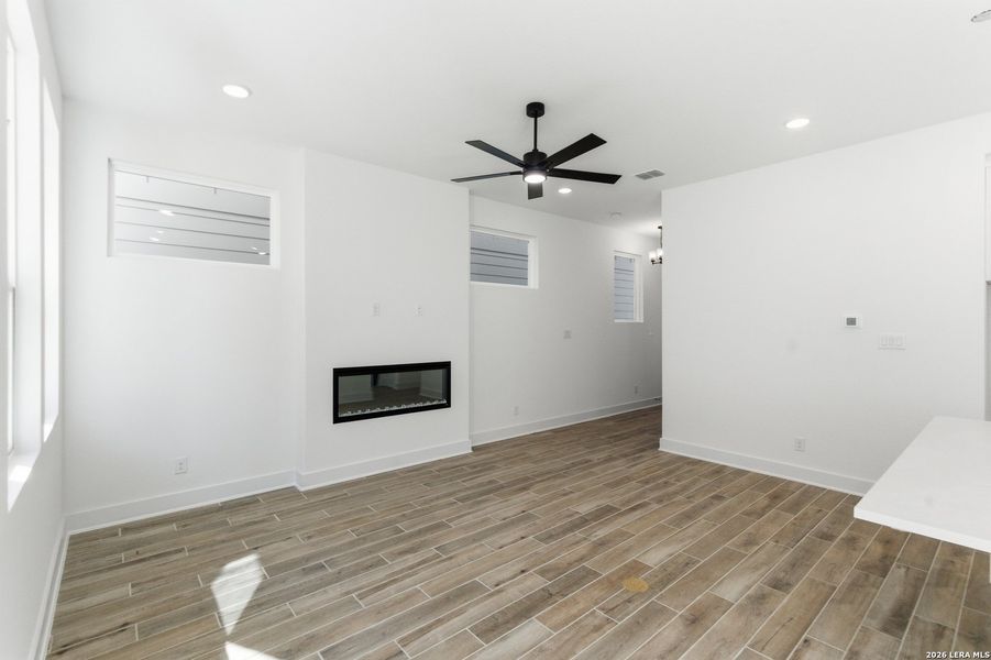 Spacious, unfurnished interior of a new home in Rose Hill, San Antonio (Image 25).