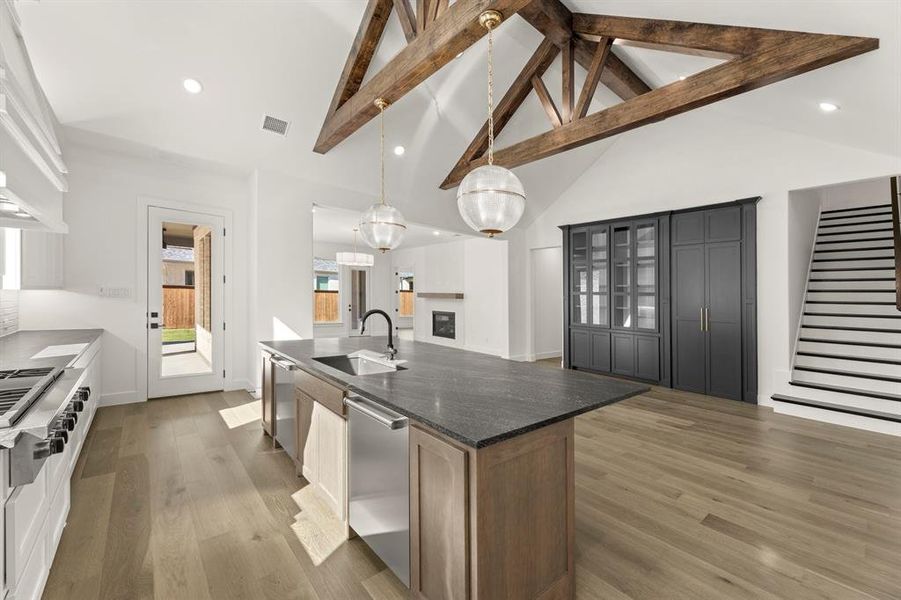 23. 3409 Alysheba - Kitchen (4)