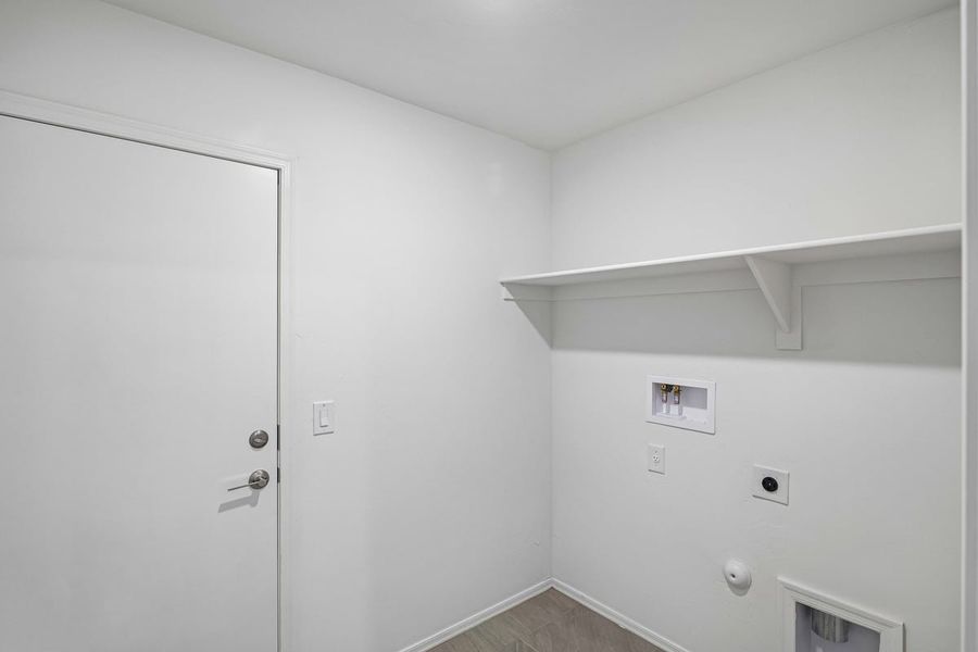Spacious, unfurnished interior of a new home in Mandarina Reserve, Marana (Image 24).