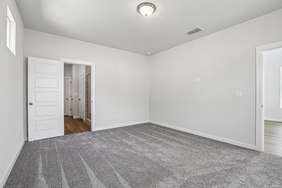 Spacious, unfurnished interior of a new home in Weston Oaks, San Antonio (Image 22).