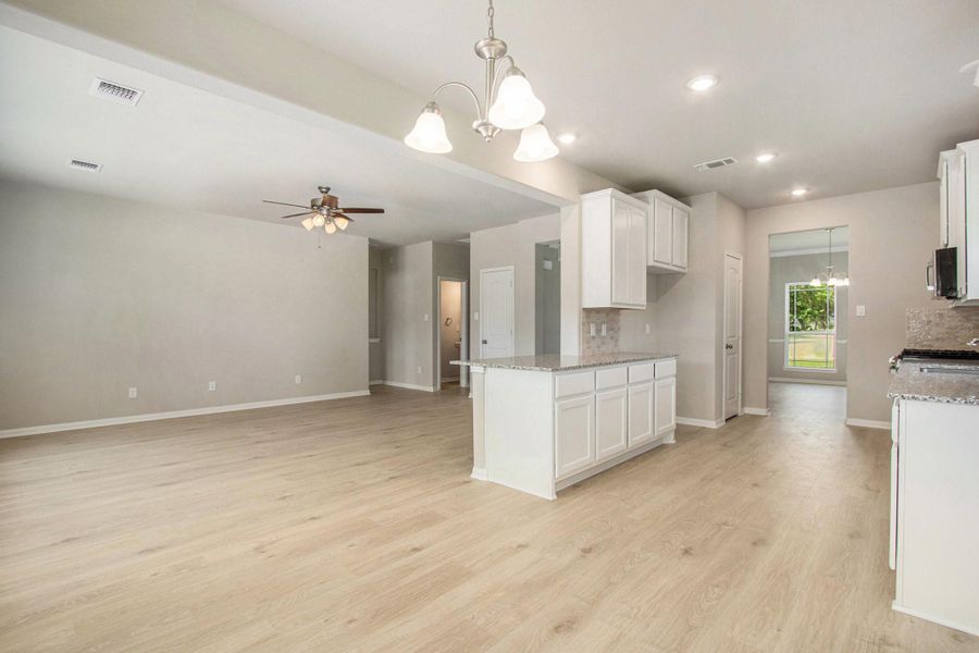 Spacious, unfurnished interior of a new home in Columbia Lakes, West Columbia (Image 24).