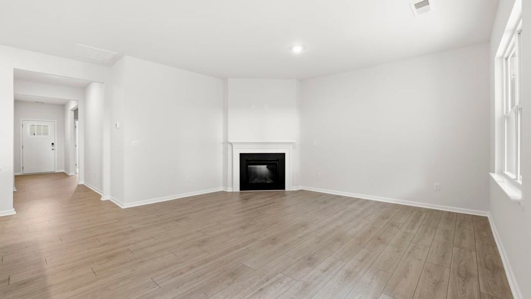 Spacious, unfurnished interior of a new home in Sherwood Gardens, Landrum (Image 27).