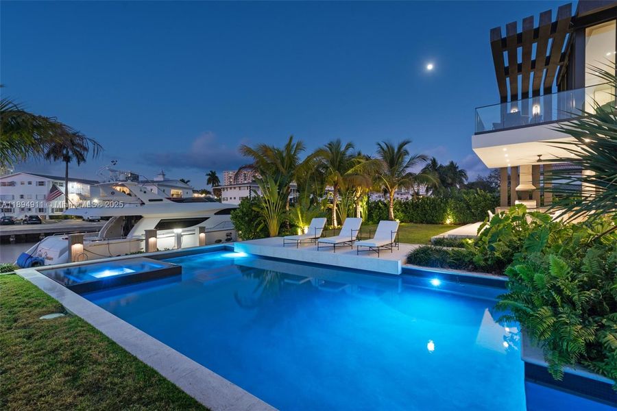 Community amenities in , Hallandale Beach (Image 27).