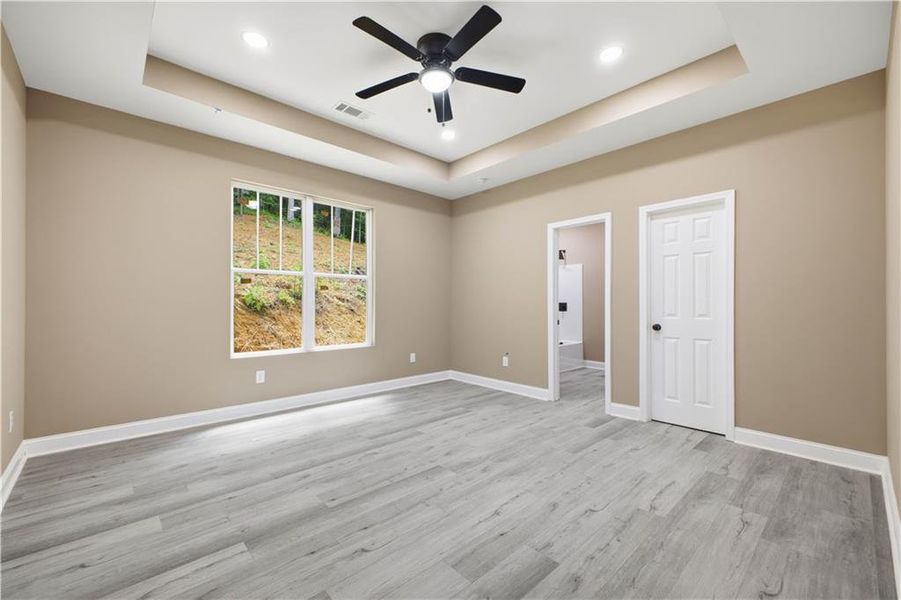 Spacious, unfurnished interior of a new home in , Calhoun (Image 26).