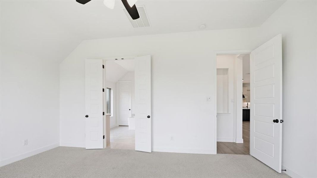 Spacious, unfurnished interior of a new home in Myrtle Creek, Waxahachie (Image 15). Spacious, unfurnished interior of a new home in Myrtle Creek, Waxahachie (Image 15).