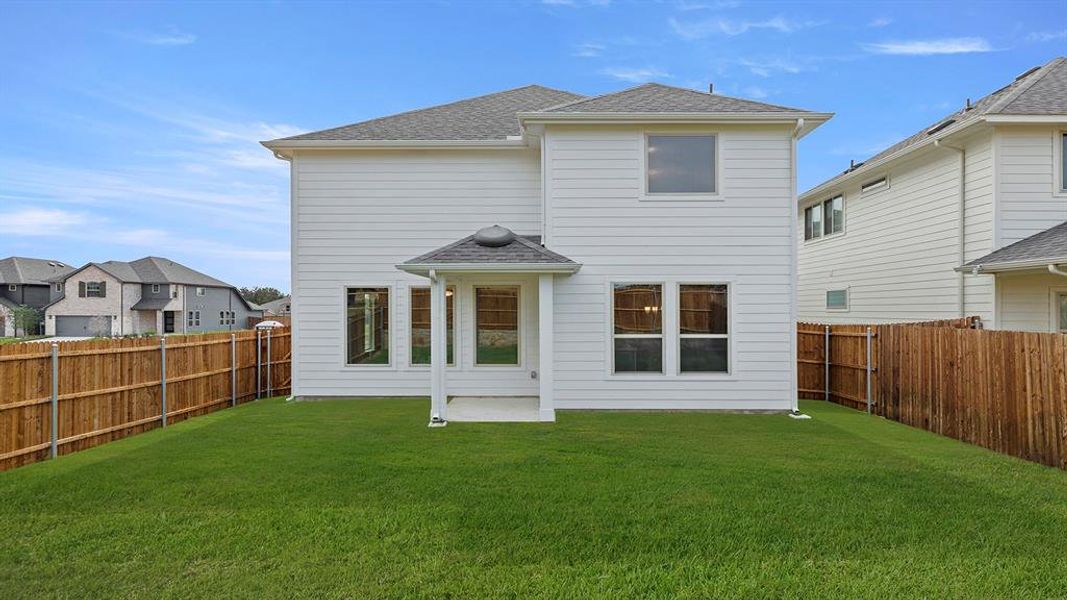 26. 1712 Edgeway - Back