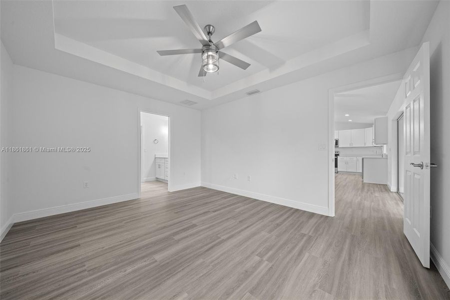 Spacious, unfurnished interior of a new home in , Ocala (Image 10).