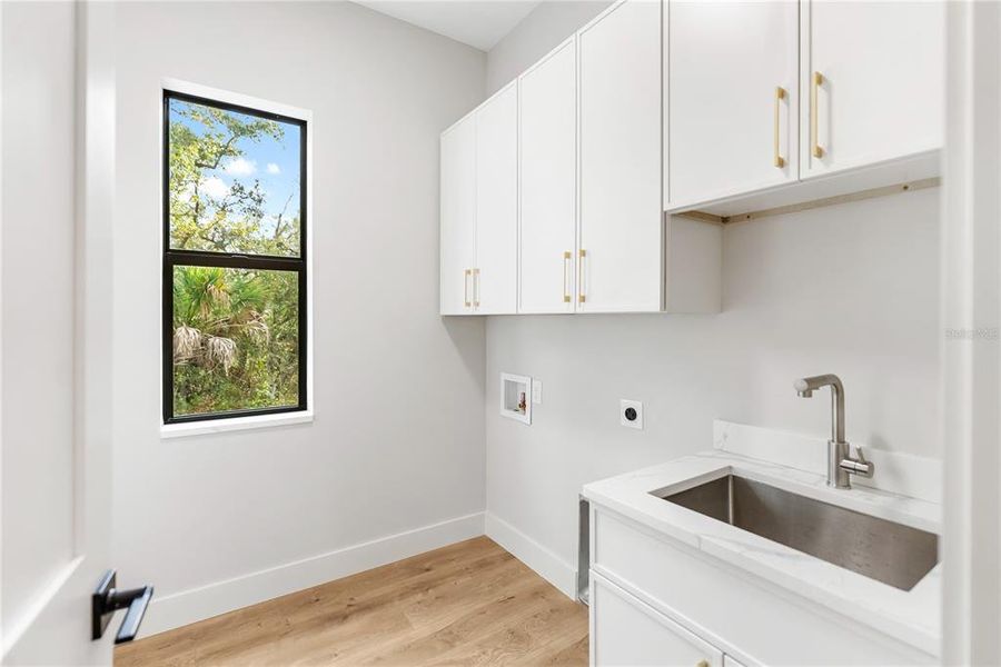 Furnished interior view inside a new home in , Port Charlotte (Image 47).