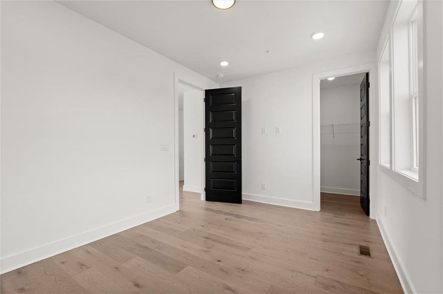 Spacious, unfurnished interior of a new home in , Alpharetta (Image 41).