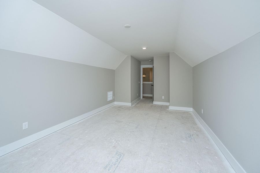 Spacious, unfurnished interior of a new home in , Charleston (Image 7).