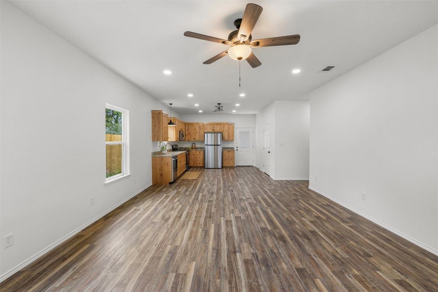 Spacious, unfurnished interior of a new home in , Lexington (Image 12).