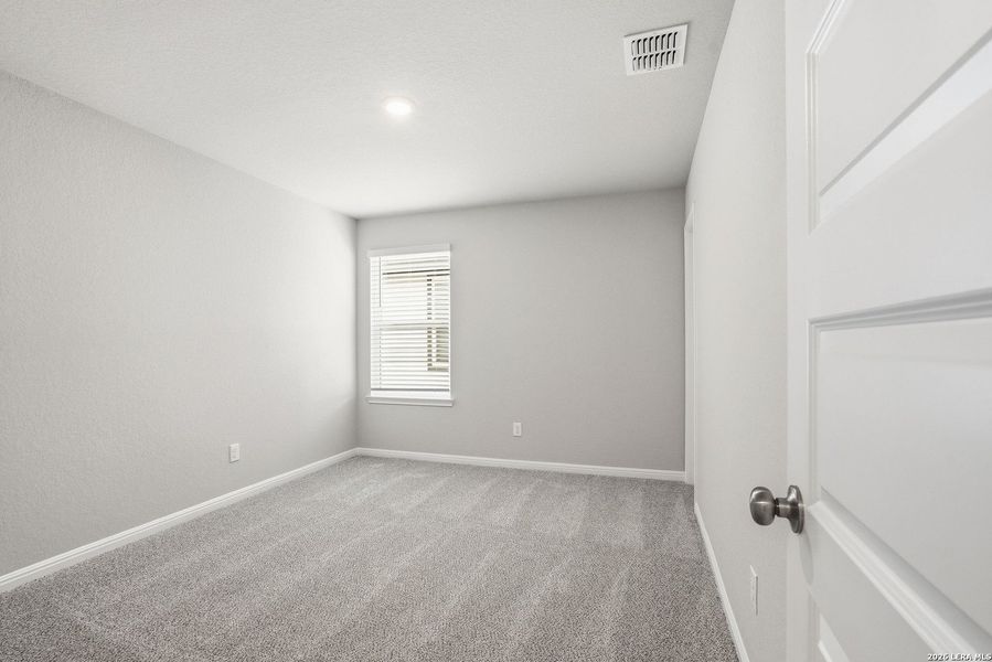 Spacious, unfurnished interior of a new home in Timber Creek, San Antonio (Image 21).