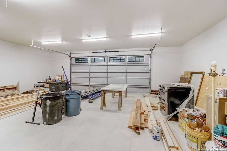 Furnished interior view inside a new home in , Bandera (Image 60).