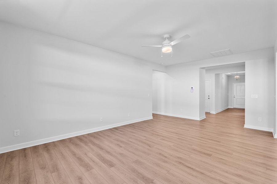 Spacious, unfurnished interior of a new home in Hanes Lake, Winston-Salem (Image 21).