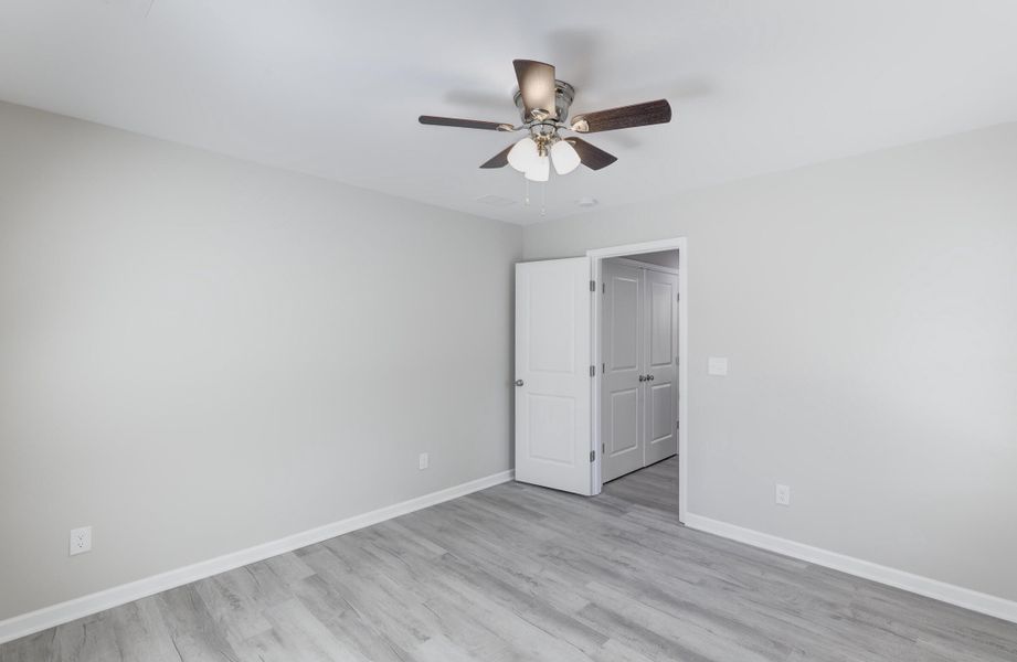 Spacious, unfurnished interior of a new home in , Walterboro (Image 39).