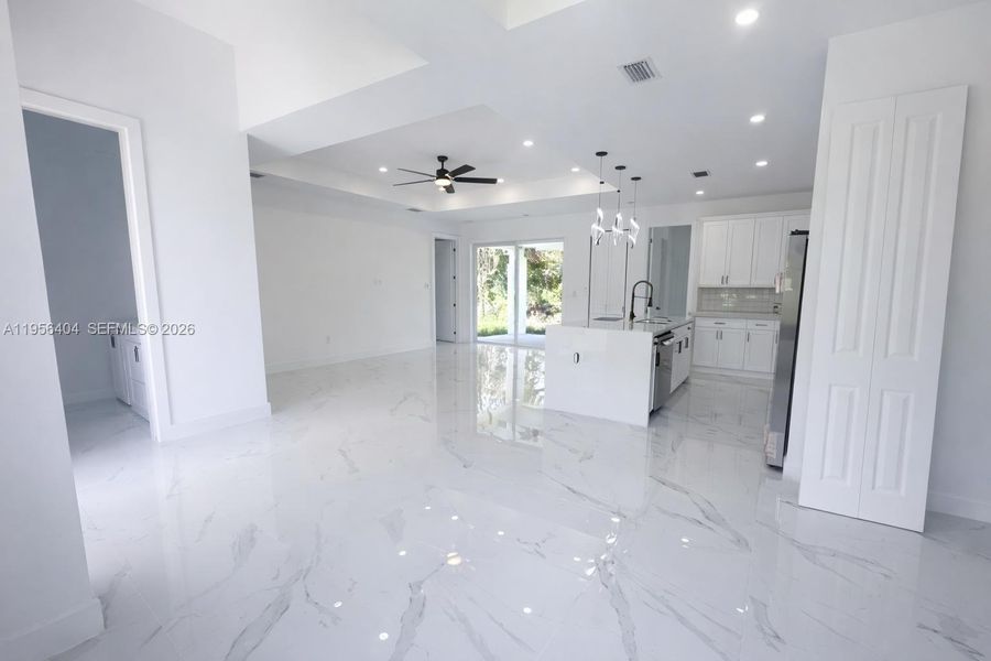 Spacious, unfurnished interior of a new home in , Lehigh Acres (Image 8).