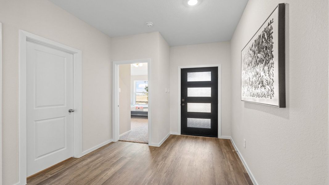 Representative unfurnished interior of a home built from the Gaven by D.R. Horton in River Ranch Meadows, Dayton (Image 20).
