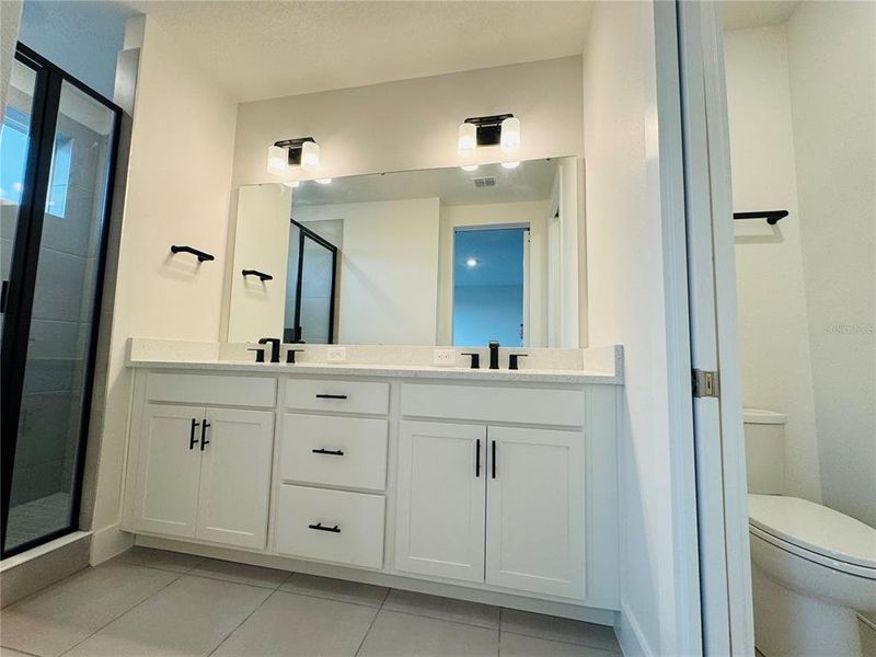 Furnished interior view inside a new home in , Oviedo (Image 13).