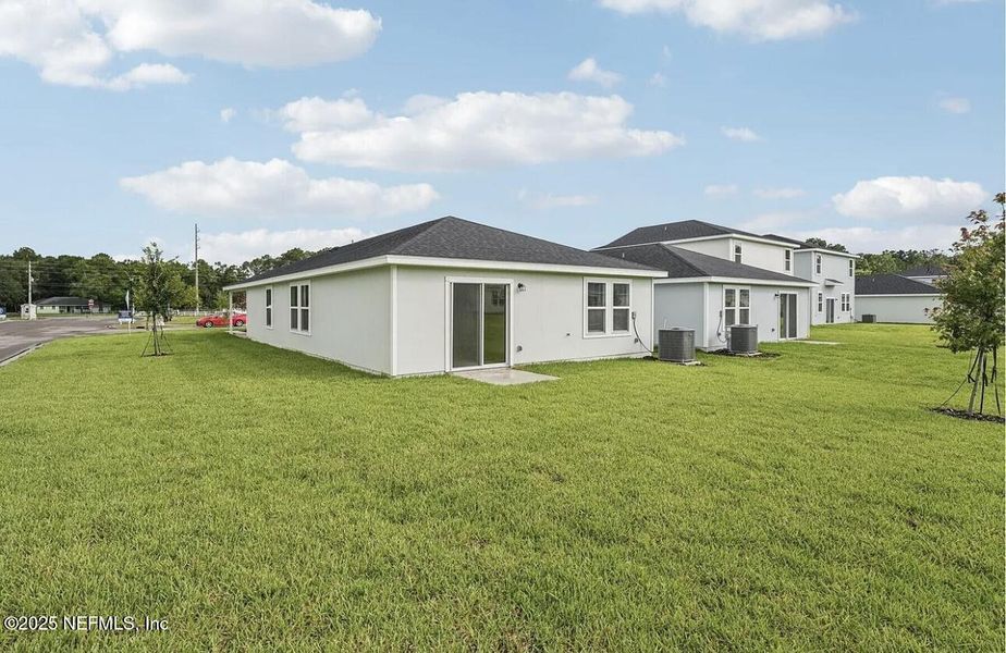 Exterior details and patio area of a home in Kings Crossing, Jacksonville (Image 16).