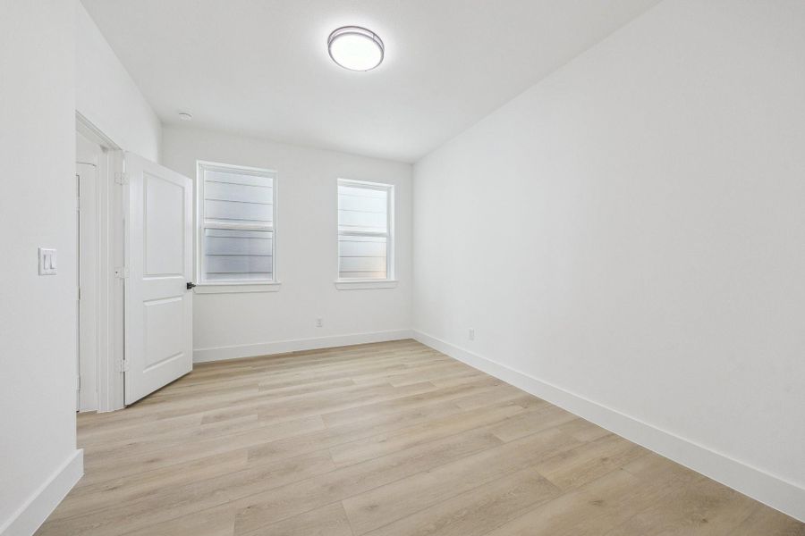 Spacious, unfurnished interior of a new home in Thornton Oaks, Houston (Image 29). Spacious, unfurnished interior of a new home in Thornton Oaks, Houston (Image 29).