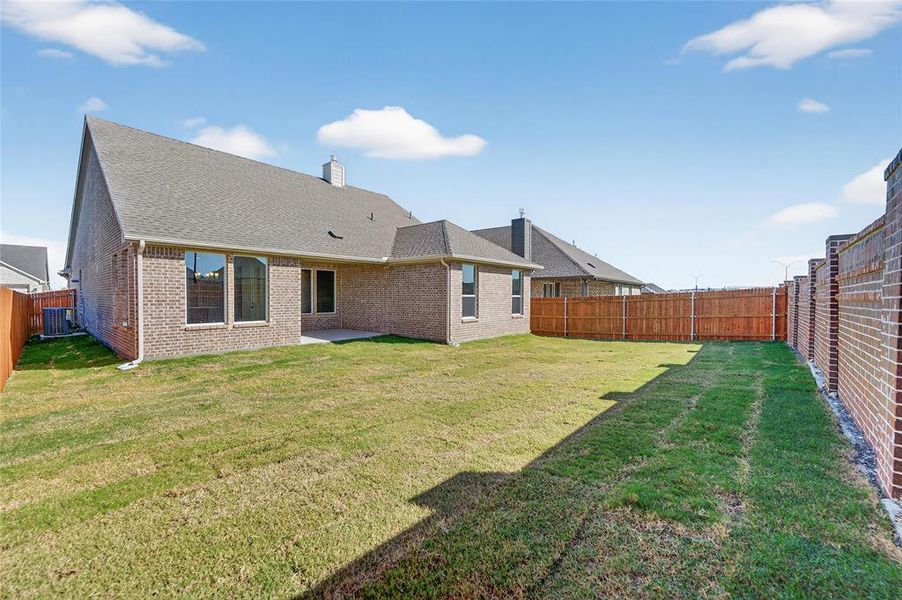 Exterior details and patio area of a home in Northstar, Fort Worth (Image 3).