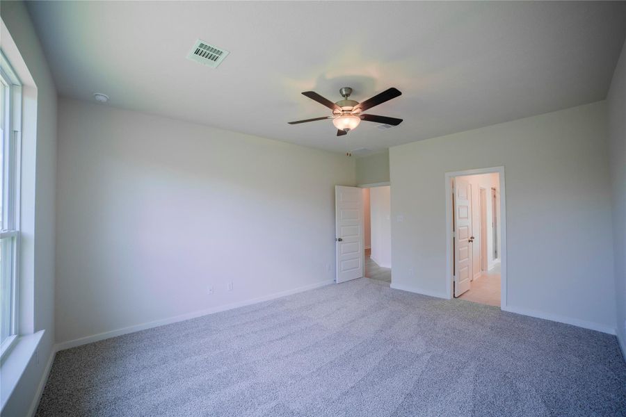 Spacious, unfurnished interior of a new home in , Brenham (Image 26).
