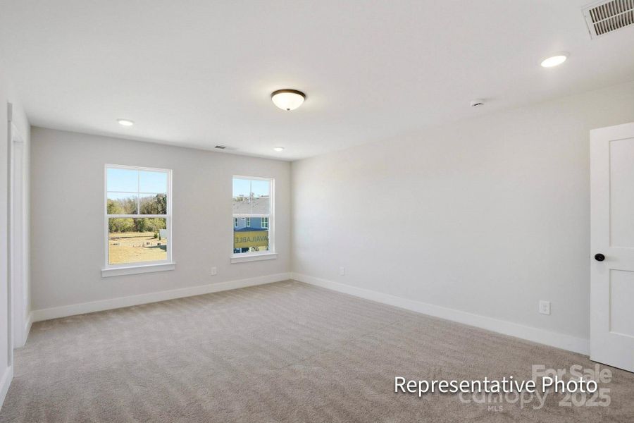Spacious, unfurnished interior of a new home in Harrisburg Village, Harrisburg (Image 18).