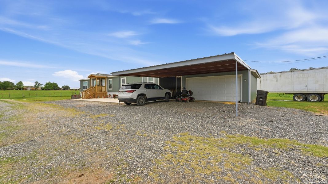 Exterior details and patio area of a home in , Seguin (Image 21).