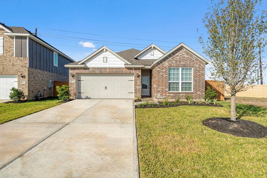 A grand foyer welcomes you home every day with the Liberty plan by LGI Homes. This exceptional floor plan features a spacious open entertainment space with a chef-ready kitchen and access to a covered back patio. Actual fits and finishes may vary from MLS listing photos.