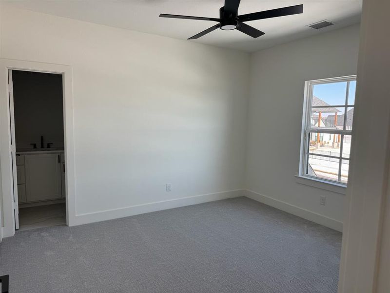 Spacious, unfurnished interior of a new home in , Gunter (Image 21).