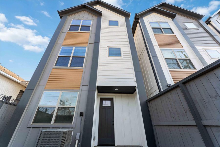 Front view of model unit. 2524 unit. All available homes have front green space Front view of model unit. 2524 unit. All available homes have front green space