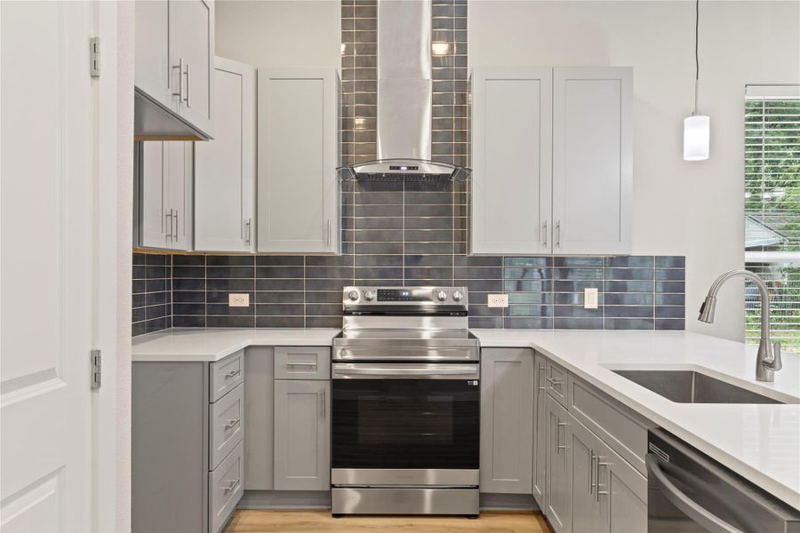 Cozy modern kitchen, with great space to enjoy & entertain all year long.