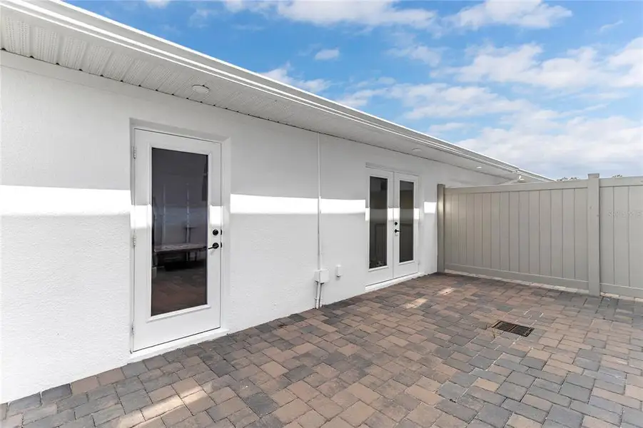 Exterior details and patio area of a home in , Winter Garden (Image 26).