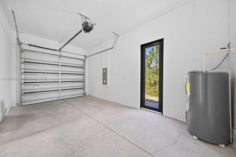Spacious, unfurnished interior of a new home in , Lehigh Acres (Image 22). Spacious, unfurnished interior of a new home in , Lehigh Acres (Image 22).