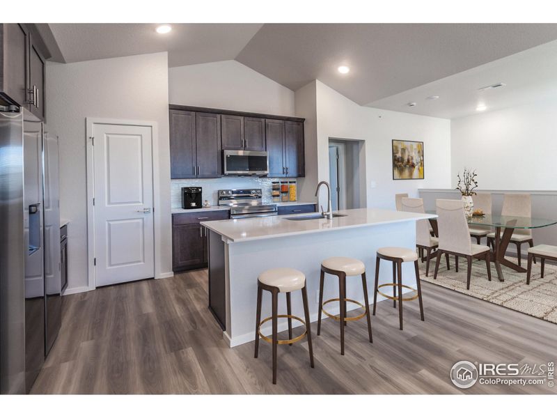 KITCHEN VIRTUALLY STAGED