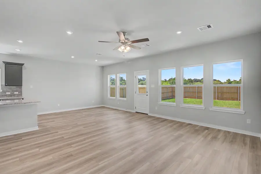 Spacious, unfurnished interior of a new home in Pleasant Hill, Bryan (Image 6).