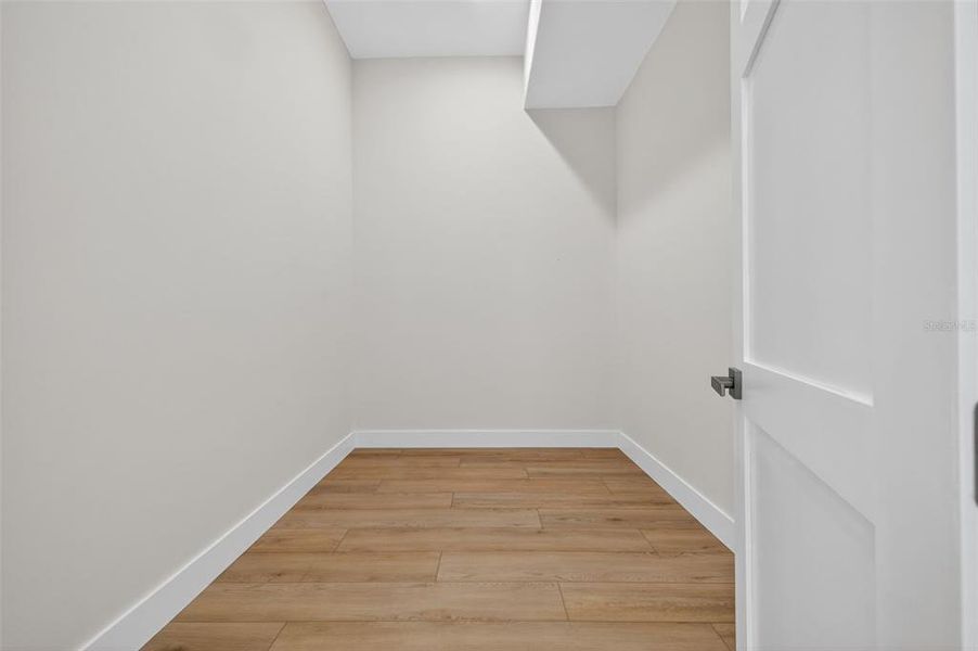 Spacious, unfurnished interior of a new home in , St. Petersburg (Image 25).
